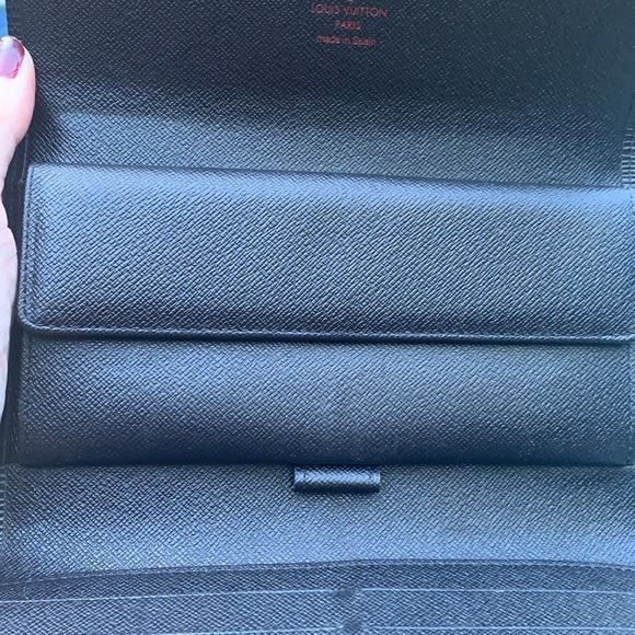 Preowned Louis Vuitton Black EPI Sarah Wallet - Picture 10 of 12